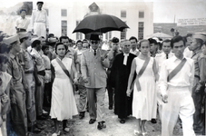 GMIM 13 Z.E. President Soekarno verlaatde Sionskerk en begeeft zich naar een massa-bijeenkomst, Tomhon, 1957.,